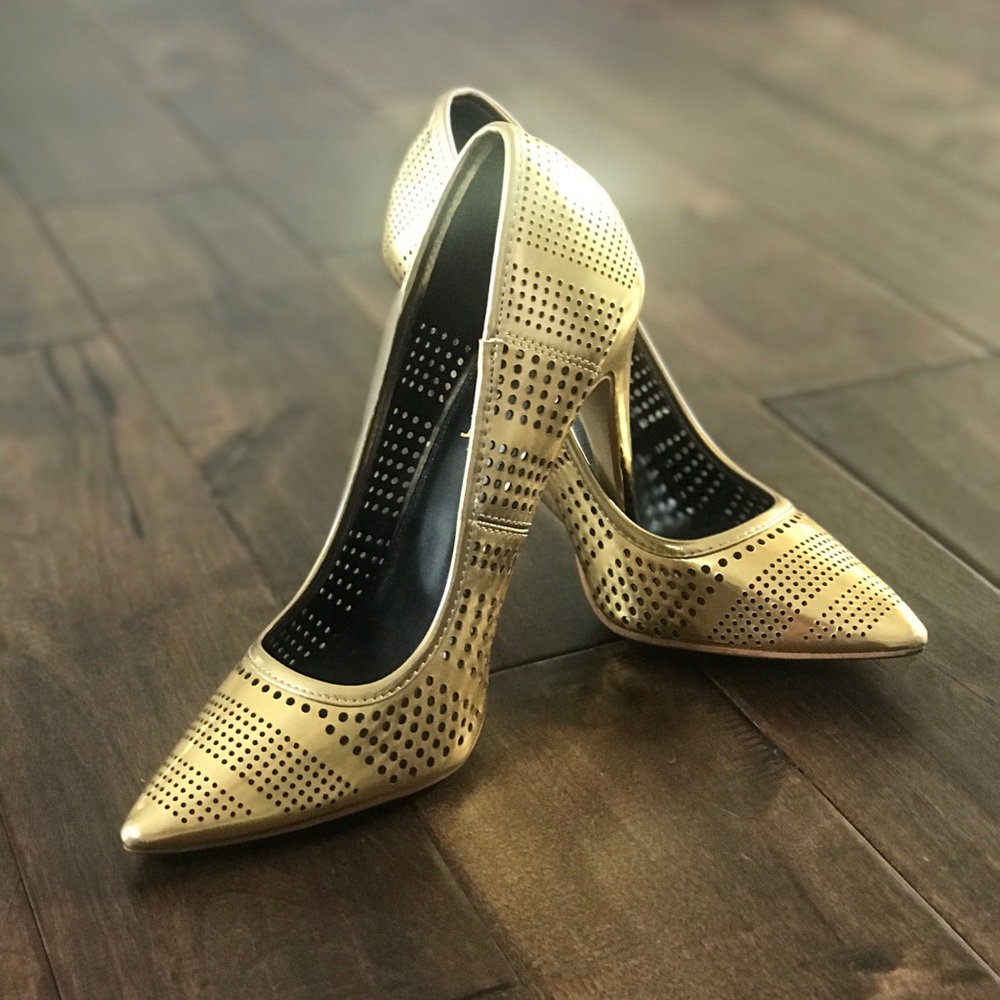 Gold Pumps!!